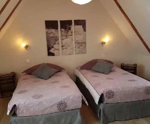 chambre avec deux lits dans le gite tappe sigolsheim,colmar