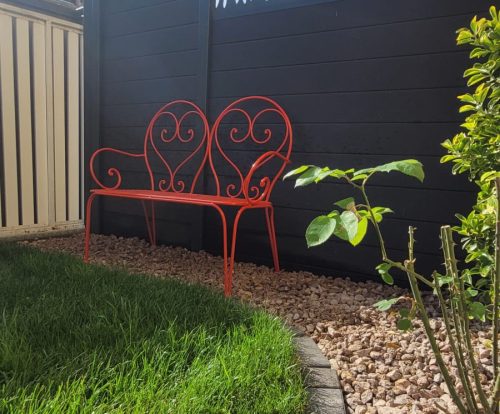 Un banc à l'extérieur du gite